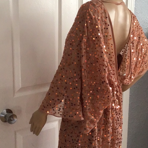 🔥🔥TAKE 50% OFF LIST PRICE 🔥🔥.   SOSO.                        SEQUINED DRESS - Picture 6 of 9